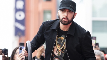 Έμινεμ: Η αποθέωση στο Super Bowl, η κόρη του και τα.. παράξενα φρύδια!