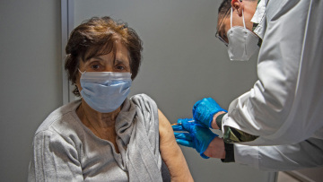  Έρευνα: Περισσότερα αντισώματα με την τέταρτη δόση αλλά  δεν επαρκεί για την πρόληψη μόλυνσης από την «Omicron»