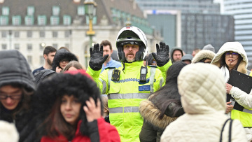 Συναγερμός στο Λονδίνο: Έκλεισαν τέσσερις γέφυρες λόγω ύποπτου αντικειμένου 