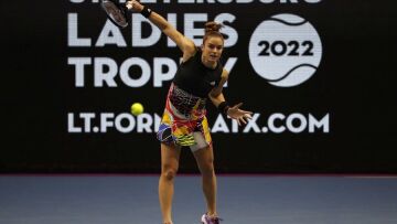 Ο Νοτιοαφρικανός σχεδιαστής που δημιούργησε τα ρούχα της Σάκκαρη 