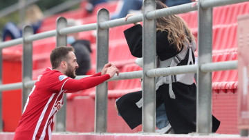 Ο Φορτούνης σκόραρε στην επιστροφή του με τον Ολυμπιακό Β' και αφιέρωσε το γκολ στη σύζυγο και το παιδί τους