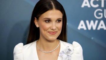 H Μίλι Μπόμπι Μπράουν έκλεισε τα 18 και το γιόρτασε ντυμένη... Barbie