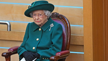 Θετική στον κορωνοϊό η βασίλισσα Ελισάβετ