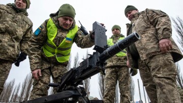 Ουκρανική κρίση: Η Ρωσία θέλει να «αναστήσει την ΕΣΣΔ», δήλωσε ο Ουκρανός υπουργός Άμυνας