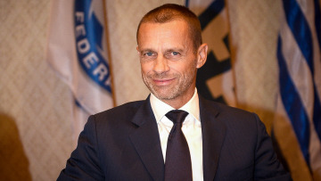 H UEFA  καλείται να επιλέξει ανάμεσα σε  Ευρωπαϊκή Ένωση και Gazprom 