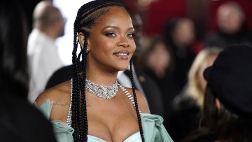 Ριάνα: Μας δείχνει πόσο πολύ έχει μεγαλώσει η κοιλίτσα της