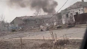 Εισβολή στην Ουκρανία: «Ουκρανοί εθνικιστές βομβάρδισαν το χωριό Σαρτανά» λέει το ρωσικό υπουργείο Άμυνας