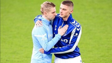 Εισβολή στην Ουκρανία: Η συγκινητική αγκαλιά των δυο Ουκρανών της Σίτι και της Έβερτον - Βίντεο