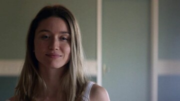 Η Ευθαλία Παπακώστα εξηγεί πώς προσέγγισε τον ρόλο της «τυφλής» στον «Σασμό»