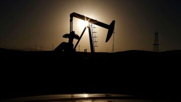 Εισβολή στην Ουκρανία: Aπογειώνονται oι τιμές του πετρελαίου