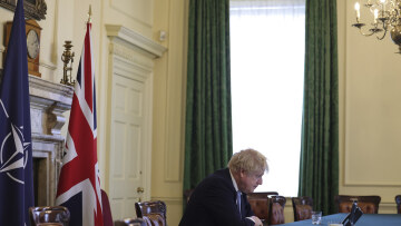 Πόλεμος στην Ουκρανία: Ο Τζόνσον κατηγορεί τη Ρωσία ότι απειλεί «την ασφάλεια όλης της Ευρώπης»