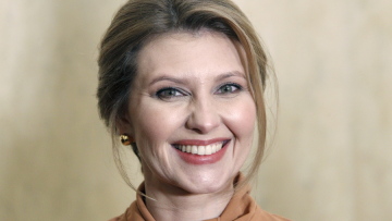 Εισβολή στην Ουκρανία: Η Ολένα Ζελένσκα θαυμάζει την προσφορά των γυναικών στον πόλεμο