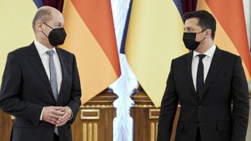 Επικοινωνία Ζελένσκι - Σολτς για τη φωτιά που ξέσπασε στο πυρηνικό εργοστάσιο της Ζαπορίζια