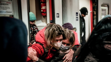 Πόλεμος στην Ουκρανία: Πάνω από 1,2 εκατ. πρόσφυγες - Γυναίκες και παιδιά φτάνουν στη Γερμανία (φωτογραφίες)