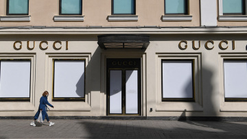 Ρωσία: Κατέβασαν ρολά Louis Vuitton, Hermes, Chanel, Gucci και άλλα διάσημα brands