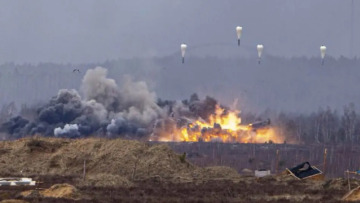 Βίντεο: Η στιγμή που ουκρανικές αντιαρματικές ρουκέτες καταστρέφουν ρωσικά τεθωρακισμένα 