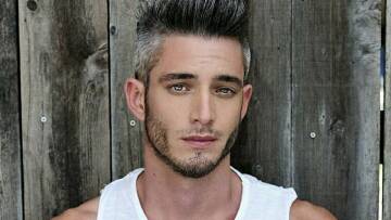 Θεοχάρης Ιωαννίδης: «Στα 16 μου έχασα όλα μου τα μαλλιά»