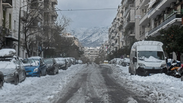 Κακοκαιρία Φίλιππος: Κλειστοί δρόμοι σε Φυλή και Πεντέλη λόγω χιονόπτωσης - Πού χρειάζεται αλυσίδες στην Αττική