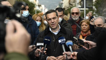 Τσίπρας: Πολιτική επιλογή Μητσοτάκη να μην συγκρουστεί με συμφέροντα και αισχροκέρδεια