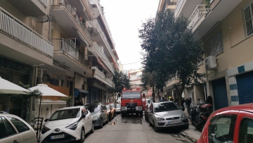 Θεσσαλονίκη: Φωτιά σε διαμέρισμα - Στο νοσοκομείο ένας άνδρας (Δείτε βίντεο και φωτογραφίες)