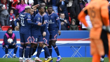 Χάος στην Παρί! Γιούχα, νεύρα και νίκη... με κατάρες