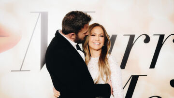 Μπεν Άφλεκ - Τζένιφερ Λόπεζ: Αγκαλιάζονται τρυφερά σε βίντεο κλιπ - 22 χρόνια μετά την πρώτη τους συνεργασία