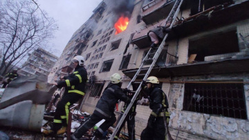 Πόλεμος στην Ουκρανία: Ρώσοι βομβάρδισαν πολυκατοικία στο Κίεβο - Τουλάχιστον 1 νεκρός και 12 τραυματίες