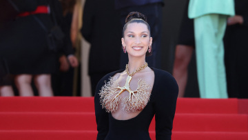 Μπέλα Χαντίντ: «Μπορούν να με σχολιάσουν όσο θέλουν, όμως κανείς δεν μπορεί να πει ότι δεν δούλεψα για όσα έχω»