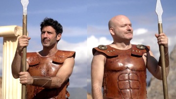 300…και δύο: Η νέα κωμική σειρά του ERTFLIX «μοιράζει» αστεία από την αρχαία Σπάρτη μέχρι το Διάστημα