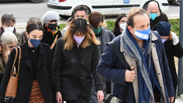 Όλοι οι ηθοποιοί που κατηγορούν τον Φιλιππίδη στη δίκη – Απών ο ηθοποιός