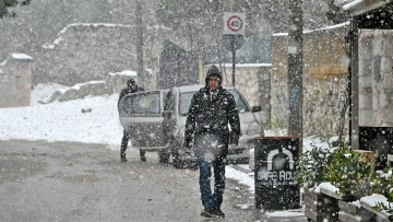 Καιρός - Κακοκαιρία: Έκτακτο δελτίο επιδείνωσης: Στον «πάγο» η χώρα μέχρι την Τετάρτη με πυκνές χιονοπτώσεις