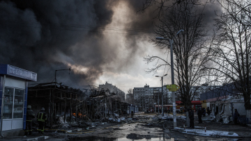 Πόλεμος στην Ουκρανία: Πολυκατοικία επλήγη από το ρωσικό πυροβολικό στο Χάρκοβο, τουλάχιστον 5 νεκροί