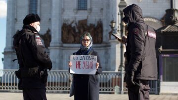 Πόλεμος στην Ουκρανία: Τουλάχιστον είκοσι συλλήψεις σε αντιπολεμικές διαδηλώσεις στη Ρωσία