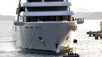 Πόλεμος στην Ουκρανία: Θαλαμηγός του Ρώσου ολιγάρχη Ρόμαν Αμπράμοβιτς δένει στην Τουρκία - Δείτε βίντεο