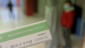 Και επισήμως ένα self test την εβδομάδα στα σχολεία και 100% πληρότητα στα γήπεδα