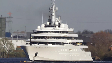 Τα δύο σούπερ – γιοτ του Αμπράμοβιτς που γλίτωσαν από τις κυρώσεις