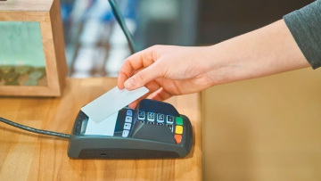 e-αποδείξεις: Πώς να αποφύγετε τα πρόστιμα και να κερδίσετε μέχρι 2.300 ευρώ