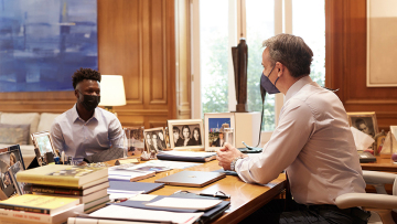 Κυριάκος Μητσοτάκης σε αριστούχο Σαϊντού Καμαρά: Η Ελλάδα να γίνει δεύτερη πατρίδα σου