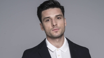 Σπύρος Χατζηαγγελάκης: «Δεν έχω πρόβλημα να πληρώνει και μια κοπέλα, δέχομαι το κέρασμα»