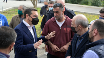 Τσίπρας από την Πάτρα: «Αν δεν αλλάξουμε, θα βουλιάξουμε»