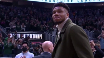 Αντετοκούνμπο: Αποθεώθηκε στο Μιλγουόκι ο πρώτος σκόρερ ever των Μπακς - Δείτε βίντεο