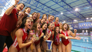 Τελικός Euroleague πόλο γυναικών, Ολυμπιακός - Σαμπαντέλ 11-7:  Παρέμειναν στον θρόνο τους οι «βασίλισσες» της Ευρώπης 