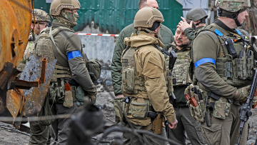 Πόλεμος στην Ουκρανία: Ο Ζελένσκι πήγε στη μαρτυρική Μπούκα και κατηγόρησε τη Ρωσία για γενοκτονία