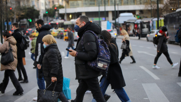Kορωνοϊός: Οι επαναλοιμώξεις ανησυχούν τους ειδικούς - Σε υψηλά επίπεδα οι θάνατοι