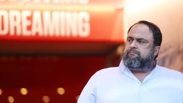 Το μήνυμα του Βαγγέλη Μαρινάκη μετά το φιλικό του Ολυμπιακού με την Σαχτάρ: «Να σταματήσει ο πόλεμος»