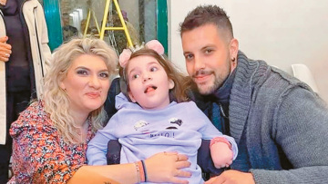 Θάνατος τριών παιδιών στην Πάτρα - Νέες αποκαλύψεις: Oι σφυγμοί της Τζωρτζίνας έπεφταν δραματικά όταν έφευγαν οι γιατροί 