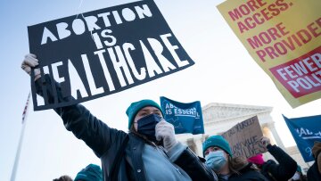 Εκλογές στις ΗΠΑ: Το ζήτημα της άμβλωσης στο επίκεντρο της προεκλογικής εκστρατείας