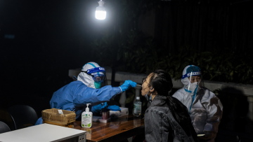 Κίνα: Κορωνοϊός και lockdown «πνίγουν» τη Σανγκάη - Οι ΗΠΑ εκκενώνουν το προξενείο τους