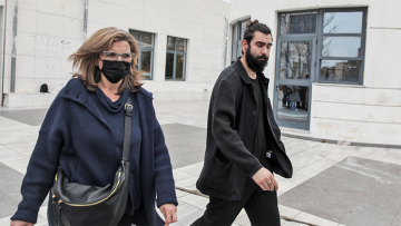 Δίκη Φιλιππίδη: Ένταση ανάμεσα στη σύζυγο του ηθοποιού και τη Λένα Δροσάκη