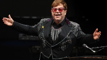 Οι αντιδράσεις θαυμάστριας σε συναυλία του Έλτον Τζον έγιναν viral στο Tik Tok